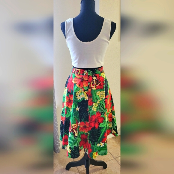 Tiki skirt - Picture 3 of 3